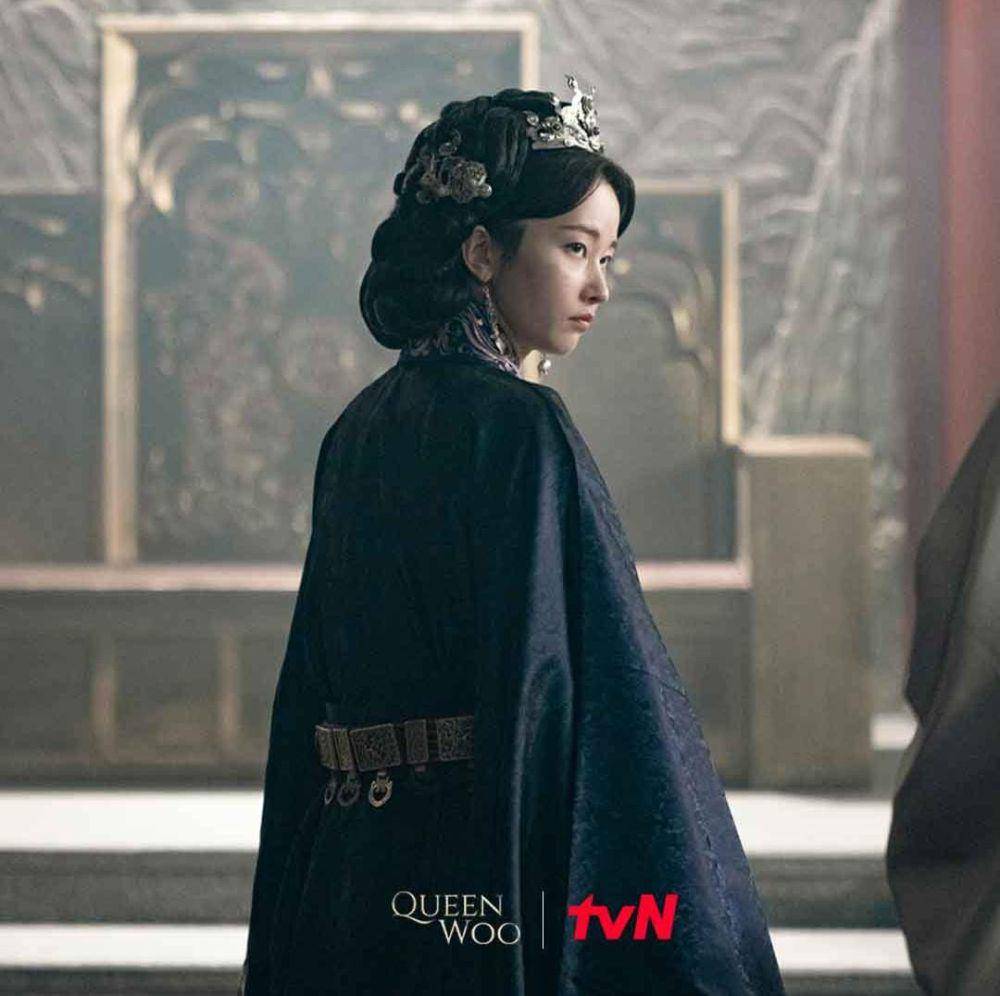 Jeon Jong Seo di drama Queen Woo (instagram.com/tvn.asia)
