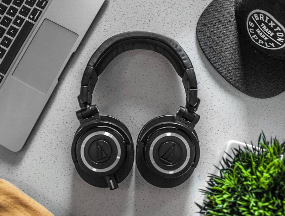 ilustrasi headphone (pexels.com/Garrett Morrow)