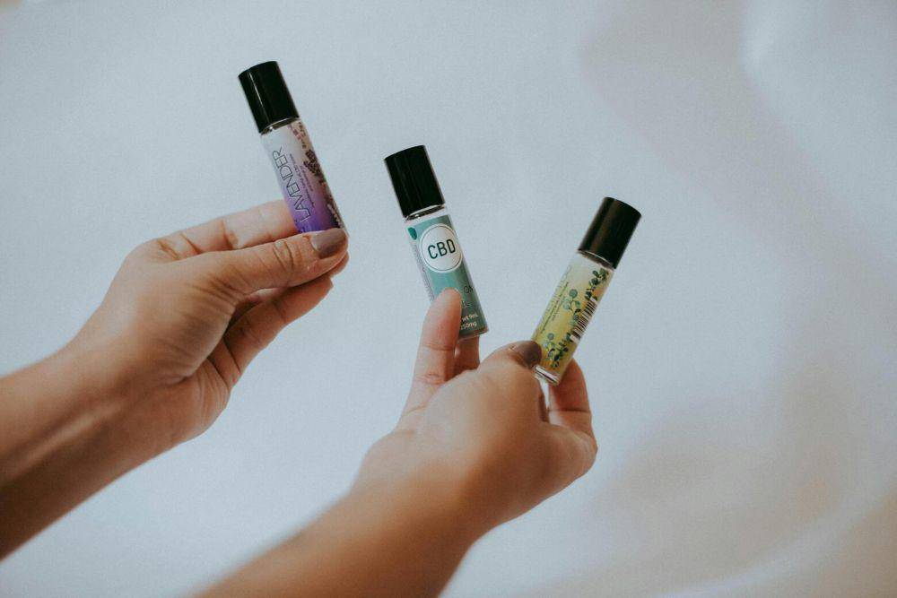 ilustrasi essential oil (pexels.com/Laryssa Suaid)
