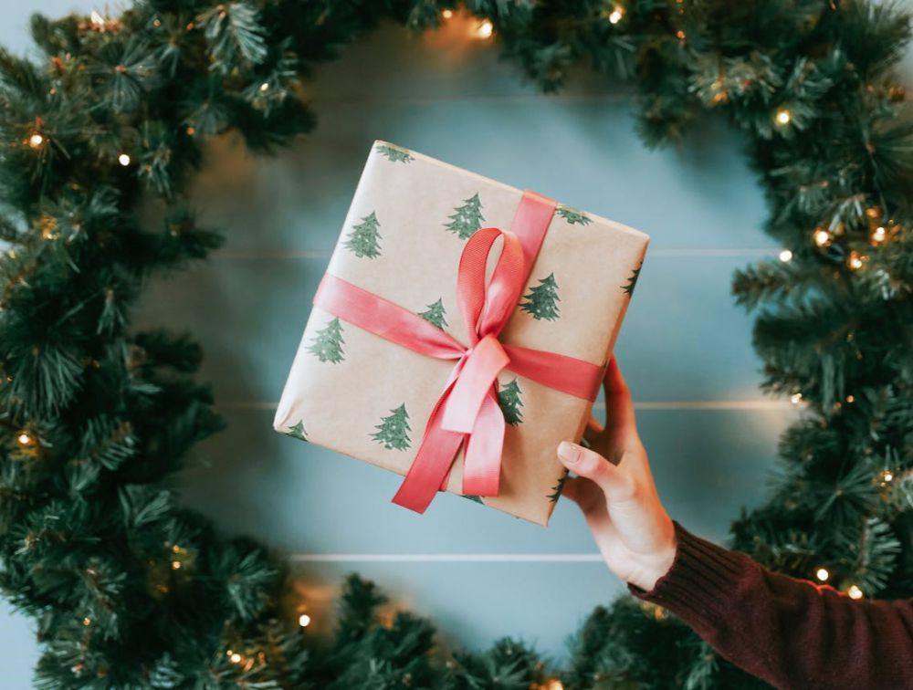10 Ide Kado Natal 2024 untuk Cowok, Pasti Terpakai!