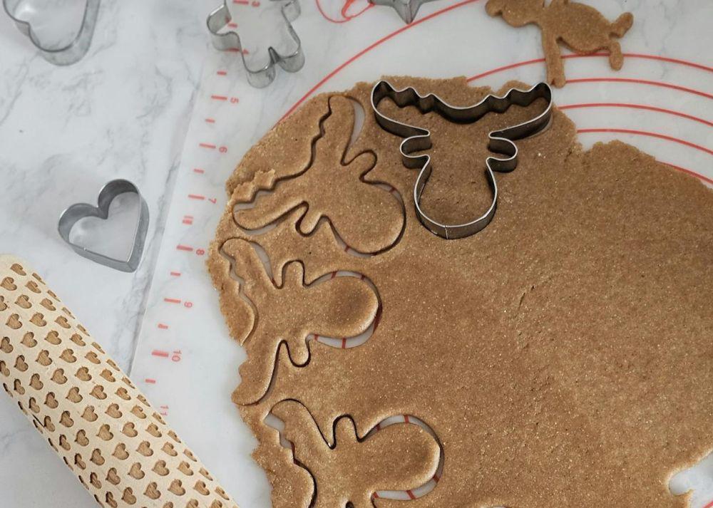 ilustrasi mencetak kue jahe klasik (pexels.com/Vera Krumova)