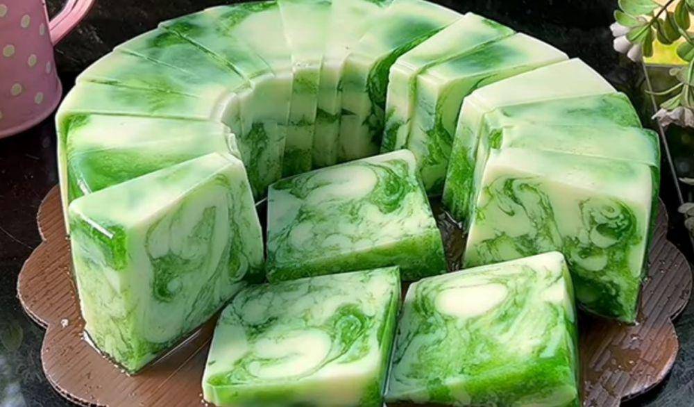 ilustrasi puding marmer pandan (YouTube.com/HOBI MASAK)