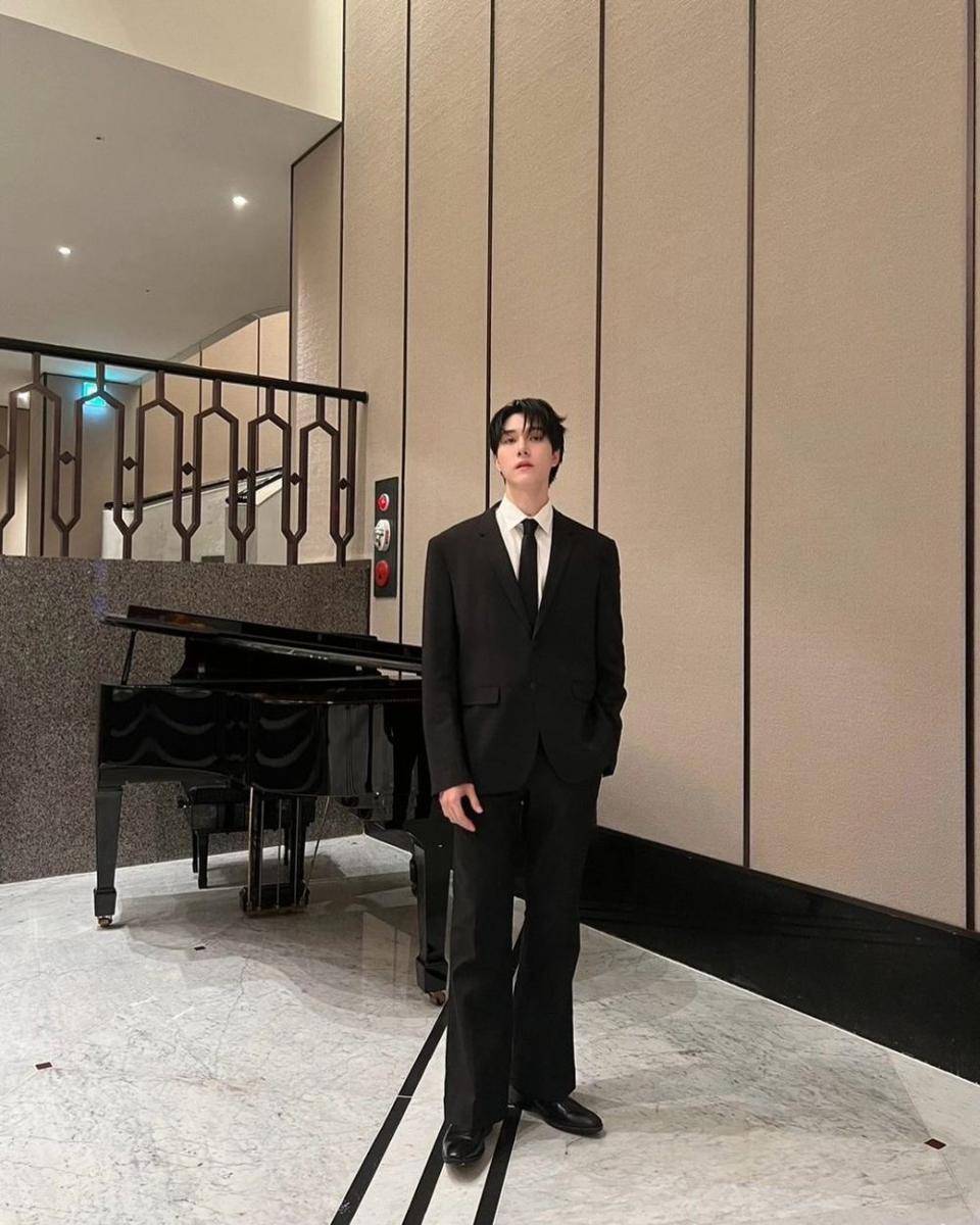 padu padan blazer ala Nani Hirunkit (instagram.com/hirunkit_)