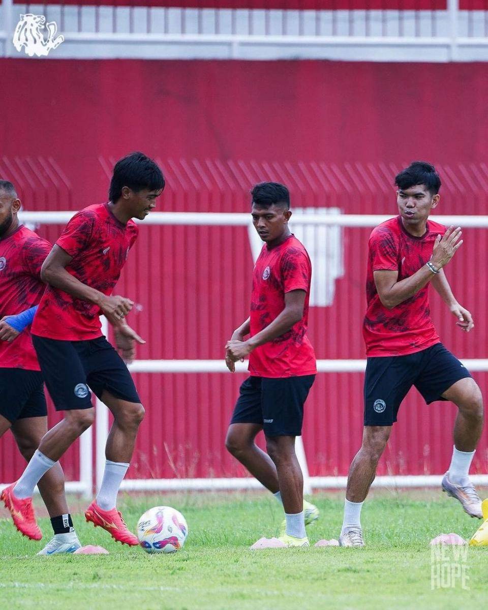 Pemain Arema FC saat berlatih di Stadion Soeprijadi Blitar. instagram.com/aremafcofficial