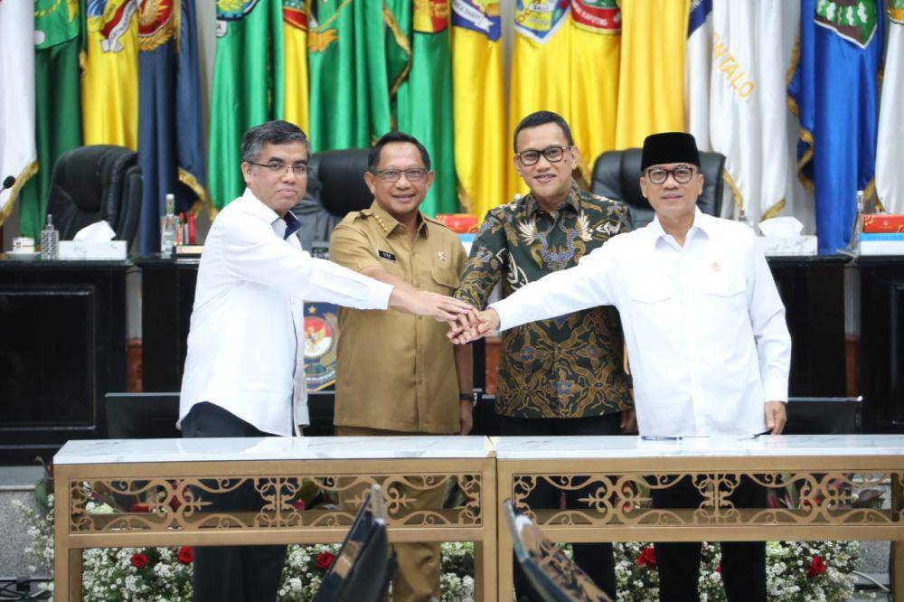 Mendagri Teken Nota Kesepahaman dan Surat Edaran Bersama untuk Lindungi Pekerja Migran (Dok. Kemendagri)