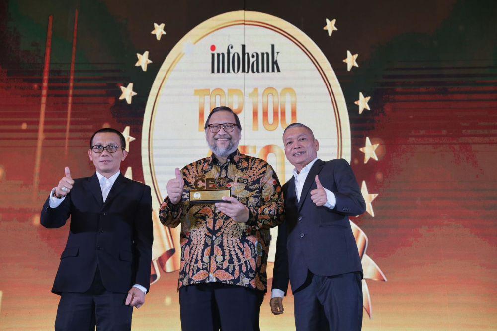 Presdir Bank Mestika Achmad Kartasasmita Raih Penghargaan TOP 100 CEO