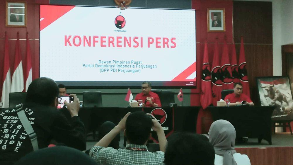 PDIP Masih Pasang Foto Jokowi dan Ma'ruf Amin