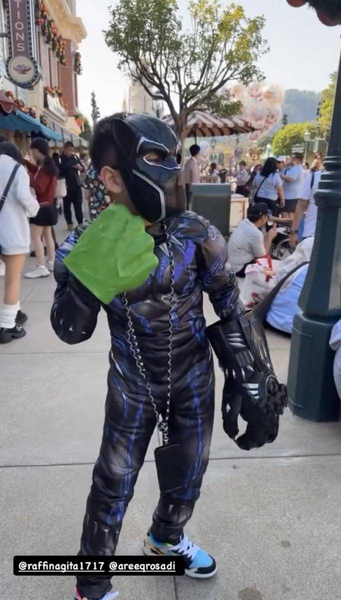 Rafathar di Hong Kong Disneyland. (instagram.com/videoladygigi)