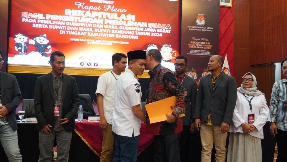 Pilbup Bandung: Dadang-Ali Syakieb Menang, Sahrul-Gungun Keok!