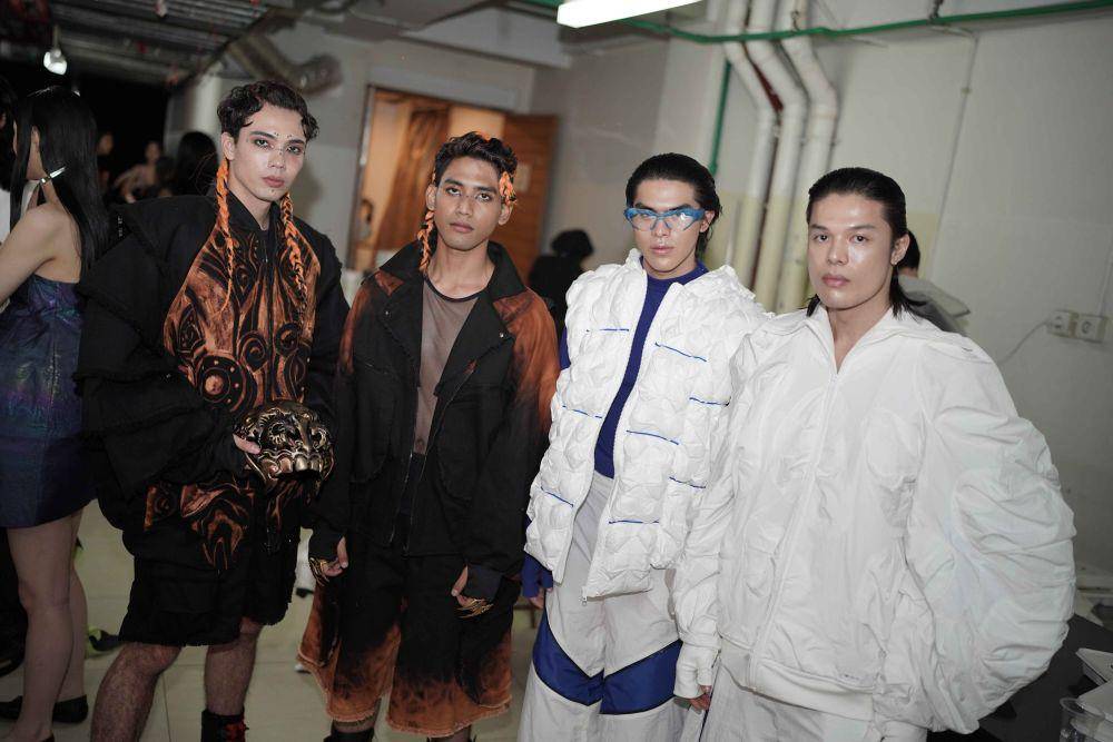 Salah satu karya mahasiswa ESMOD Jakarta di Creative Show 2024 di area backstage. (Dok. ESMOD Jakarta)