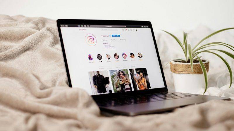 ilustrasi membuka Instagram melalui browser desktop (unsplash.com/Collabstr)