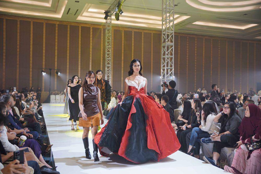 Salah satu karya mahasiswi ESMOD Jakarta di Creative Show 2024. (Dok. ESMOD Jakarta)