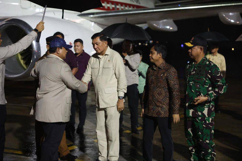 Presiden RI Prabowo Subianto tiba di Bandara El Tari Airport, Kupang, Nusa Tenggara Timur pada Selasa (3/12). (dok. Tim Komunikasi Prabowo)