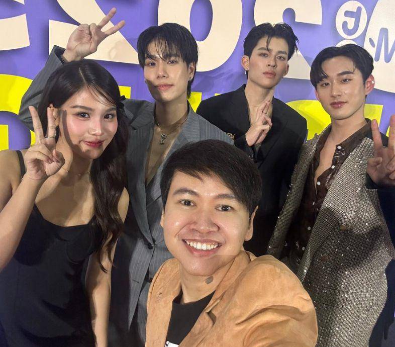 potret akrab X Nuttapong dengan para pemain drama Me and Thee (instagram.com/xiseks)