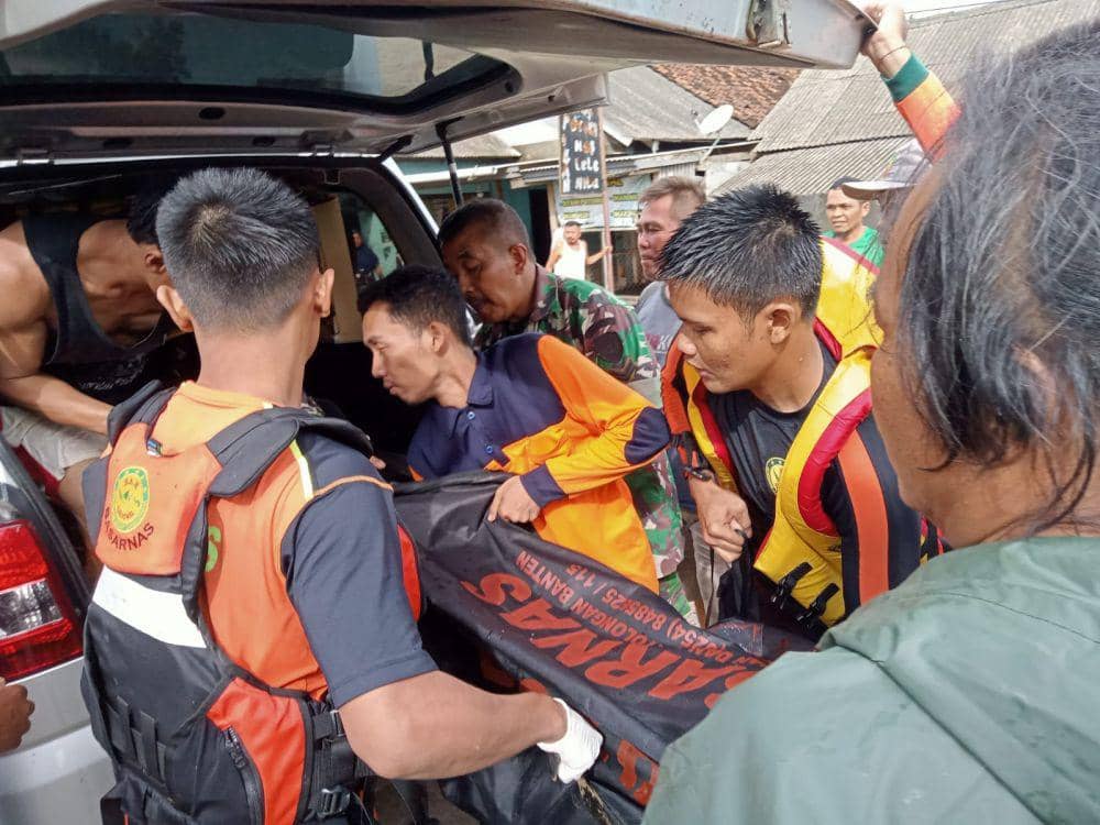 Terbawa Arus Banjir Pandeglang, Pria  Ditemukan Tewas