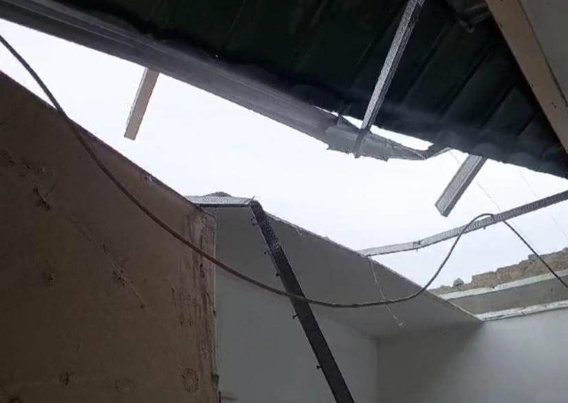 Penampakan perumahan warga di Bandar Lampung pascaditerjang angin kencang. (IDN Times/Istimewa).