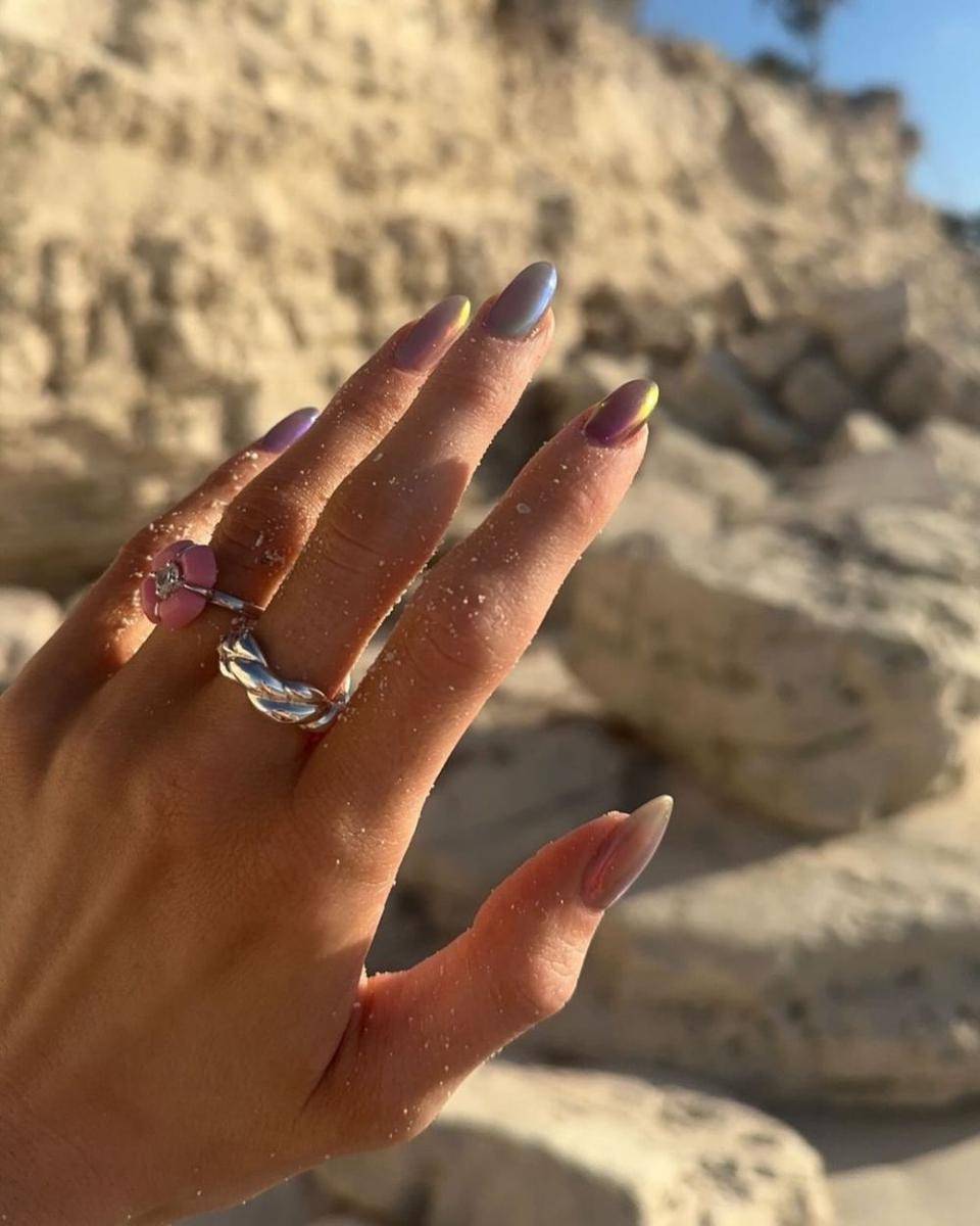 kuku kromatis (instagram.com/nailsbyzola)