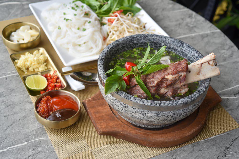 Resep Sup Sumsum Sapi Tomat, Ide Makan Malam Berkuah di Musim Hujan