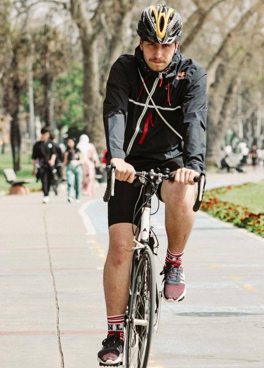 outfit naik sepeda (pexels.com/Mücahit inci)