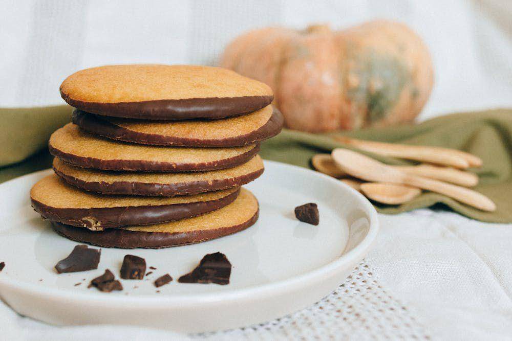 ilustrasi dorayaki cokelat (pexels.com/Nataliya Vaitkevich)