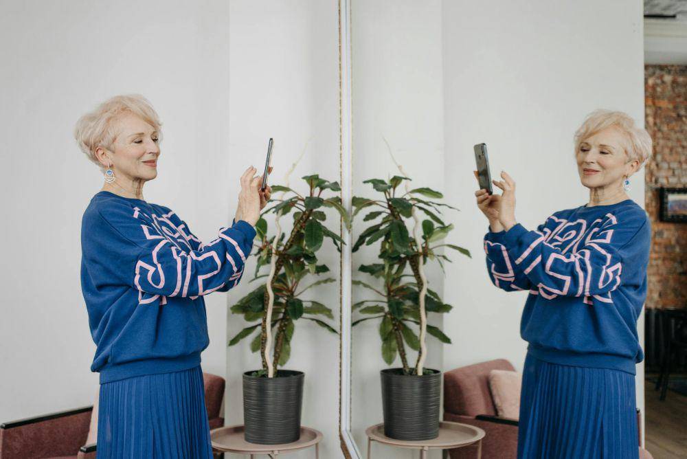 ilustrasi selfie (pexels.com/Pavel Danilyuk)