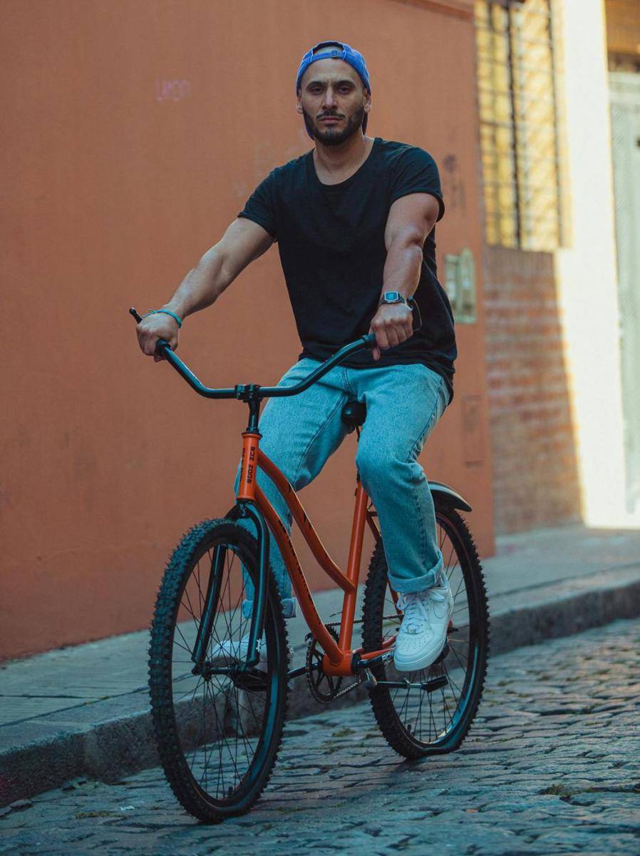 outfit naik sepeda (pexels.com/Valentin Angel Fernandez)