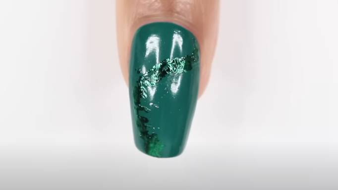 ide nail art natal (youtube.com/Gabby Angelique)