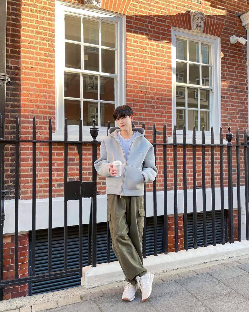 outfit soft boy ala Both Nattapong (instagram.com/bbbothhh)