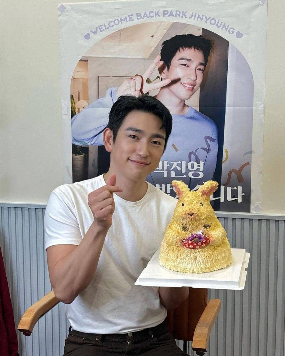 Potret Jinyoung (instagram.com/jinyoung_0922jy)