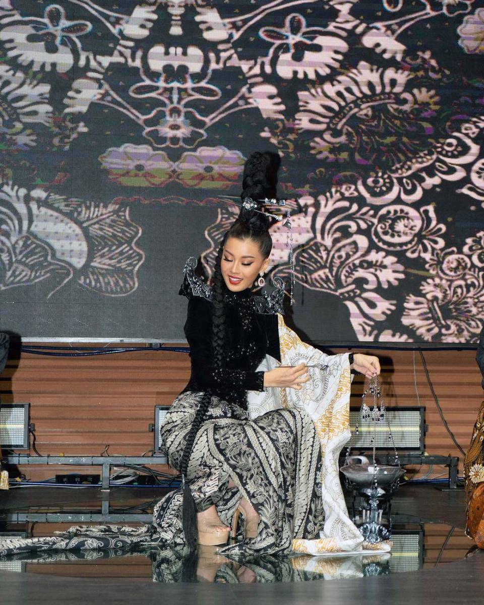 Potret Kostum Nasional Melati Tedja untuk Miss Charm 2024 (instagram.com/OfficialPuteriIndonesia)