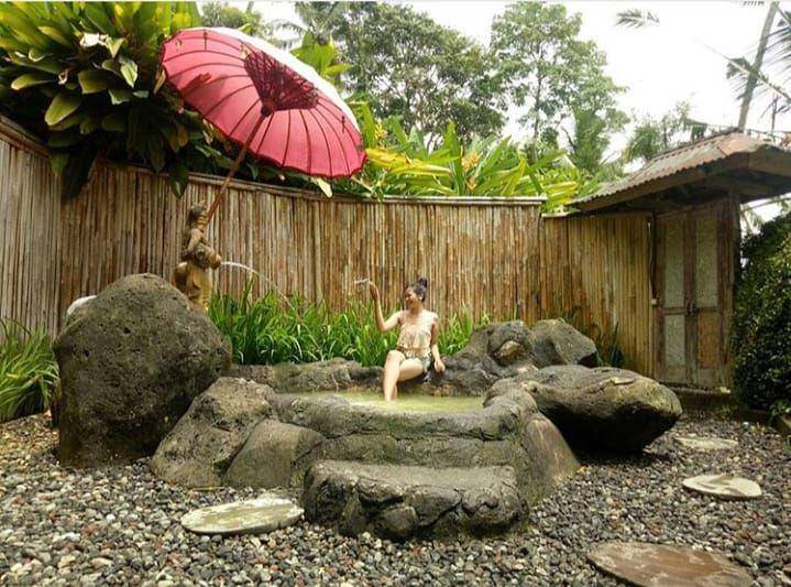 kolam private di Espa Yeh Panas Penatahan (instagram.com/yehpanaspenatahan)