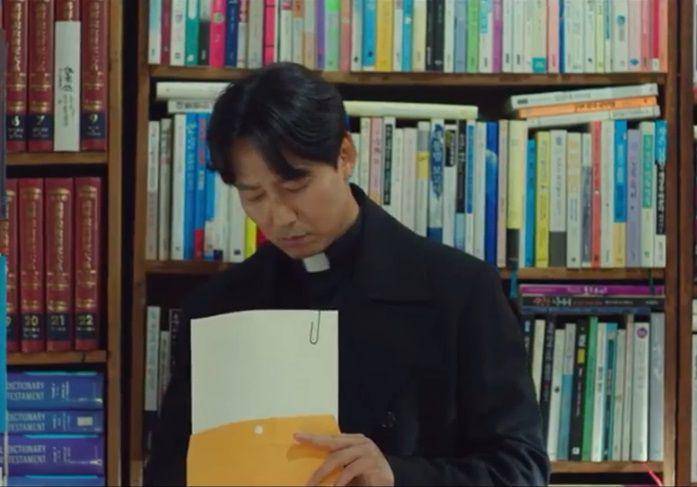 still cut drama Korea The Fiery Priest 2 (www.youtube.com/@SBSdrama.official)