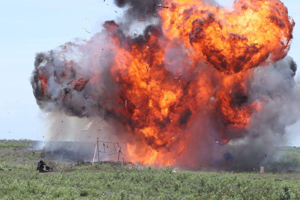 7 Potret Aksi Prajurit TNI AU Pamer Alutsista di Fire Power Demo 2024