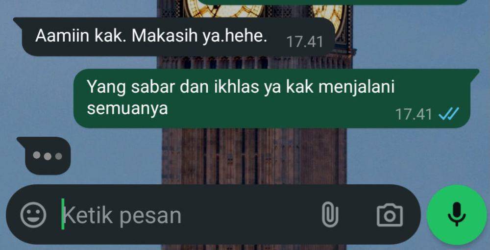 Contoh obrolan WhatsApp versi baru dimana lawan bicara sedang mengetik (dok.pribadi/Reyvan Maulid)