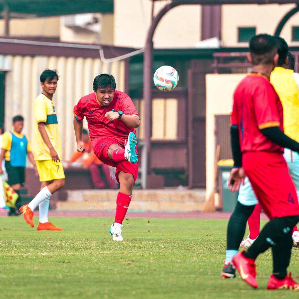Joshua Suherman main bola (instagram.com/jojosuherman)
