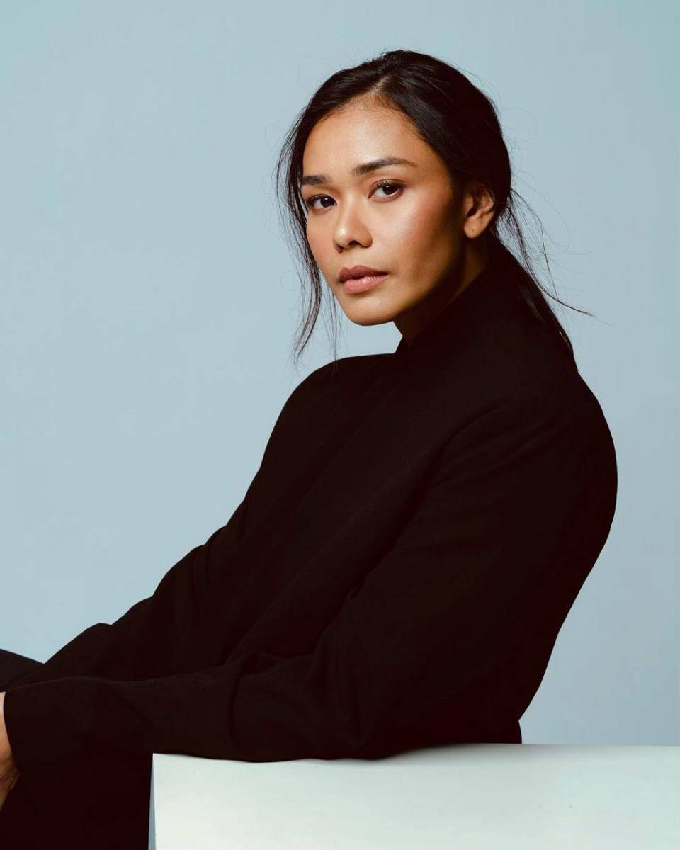 referensi makeup tan skin ala Adinia Wirasti (instagram.com/adiniawrst)