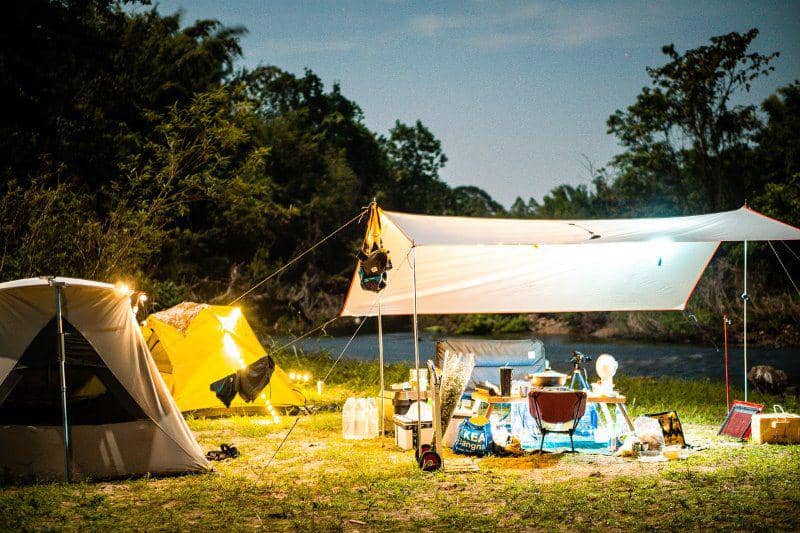 ilustrasi suasana camping tradisional (pixabay.com/ITUBB)