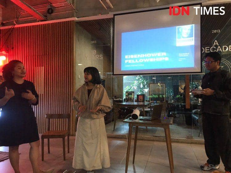 Hanna Keraf, Co-Founder Krealogi  saat sharing session kepulangan pasca Eisenhower Fellowship. 4 Desember 2024. (IDN Times/Hani Safanja)