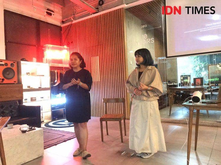 Hanna Keraf, Co-Founder Krealogi dan Desy Bachir, Co-Chairperson Ideafest saat sharing session kepulangan pasca Eisenhower Fellowship. 4 Desember 2024. (IDN Times/Hani Safanja)