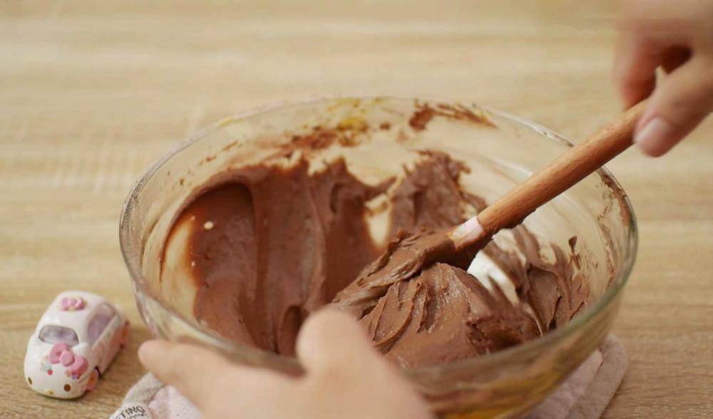 ilustrasi membuat cookies cokelat mete (YouTube.com/dapurumi)