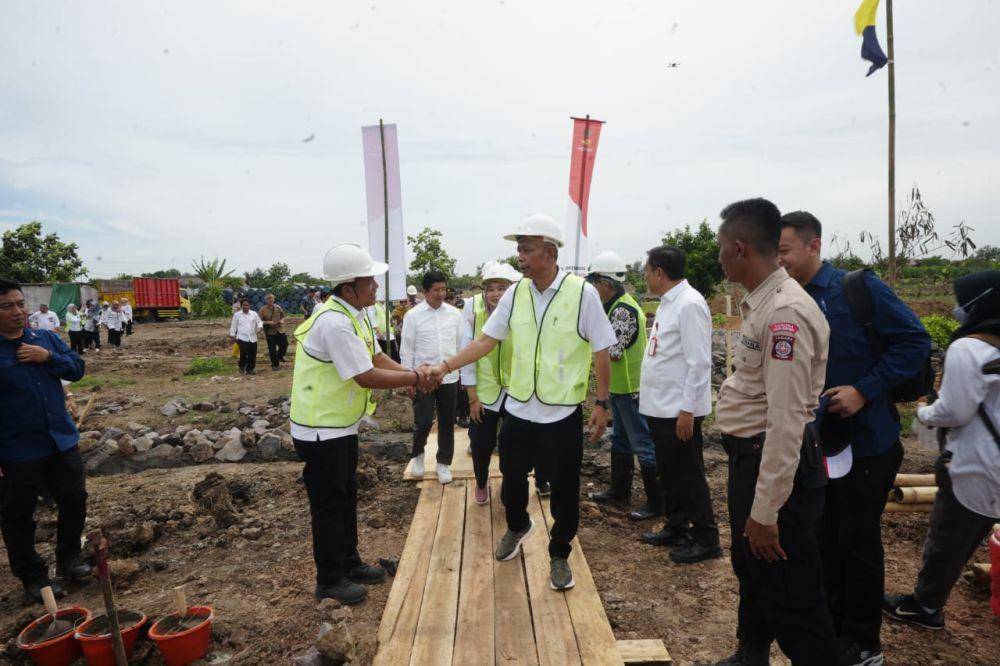 Istimewa/ Wamensos kunjungi lokasi kampung nelayan Eretan