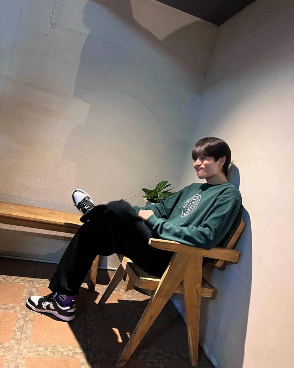 outfit sweatshirt ala Jimmy Potiwihok (Instagram.com/jimmyyjp)