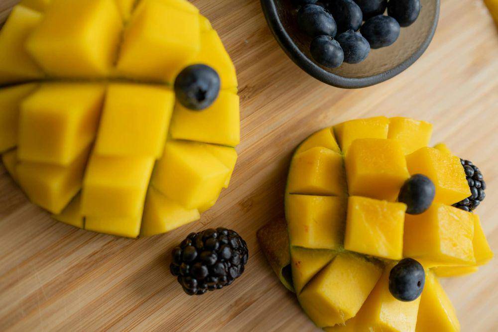 ilustrasi buah mangga segar (pexels.com/Ron Lach)