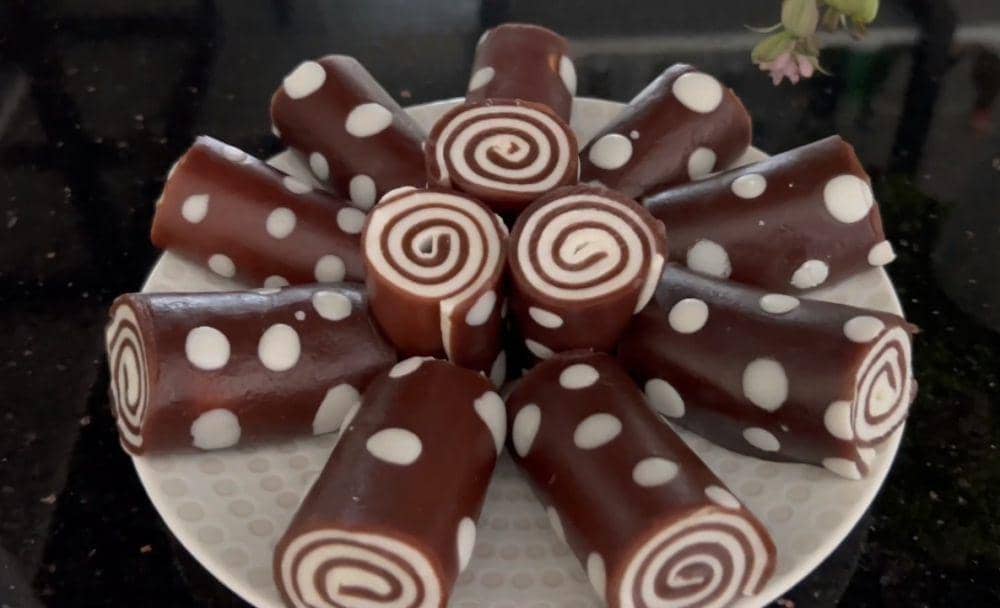 Resep Lapis Gulung Cokelat Polkadot yang Lembut dan Menggoda