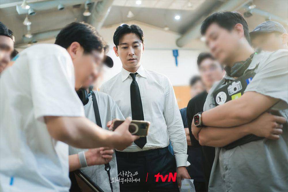 still cut balik layar Love Your Enemy (dok.tvN/Love Your Enemy)