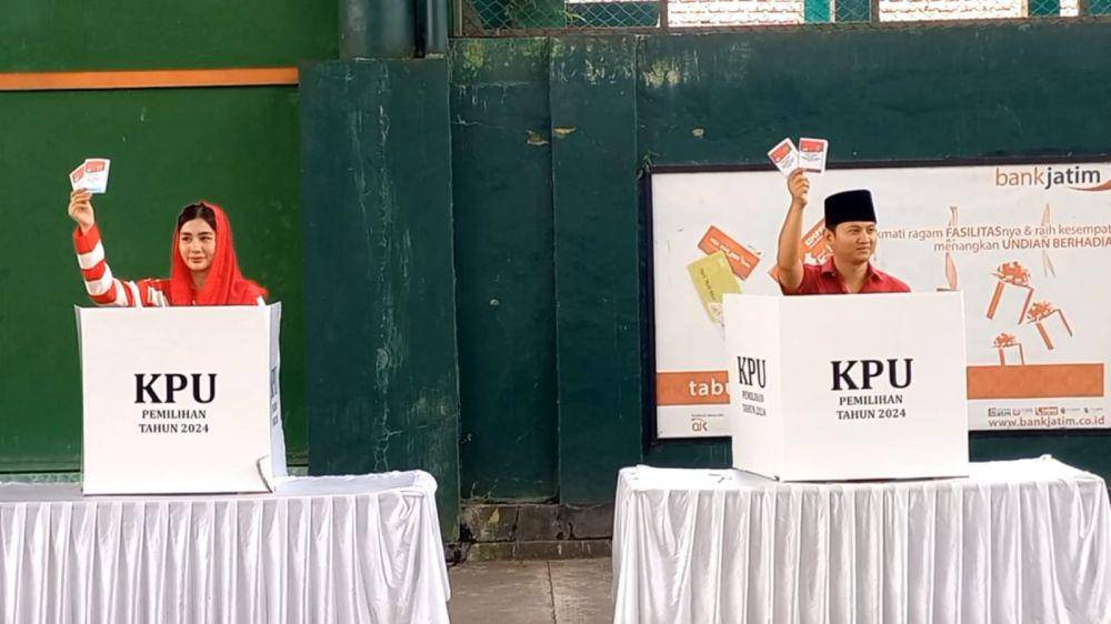 Mochamad Nur Arifin dan istri saat menggunakan hak pilihnya. IDN Times/ istimewa