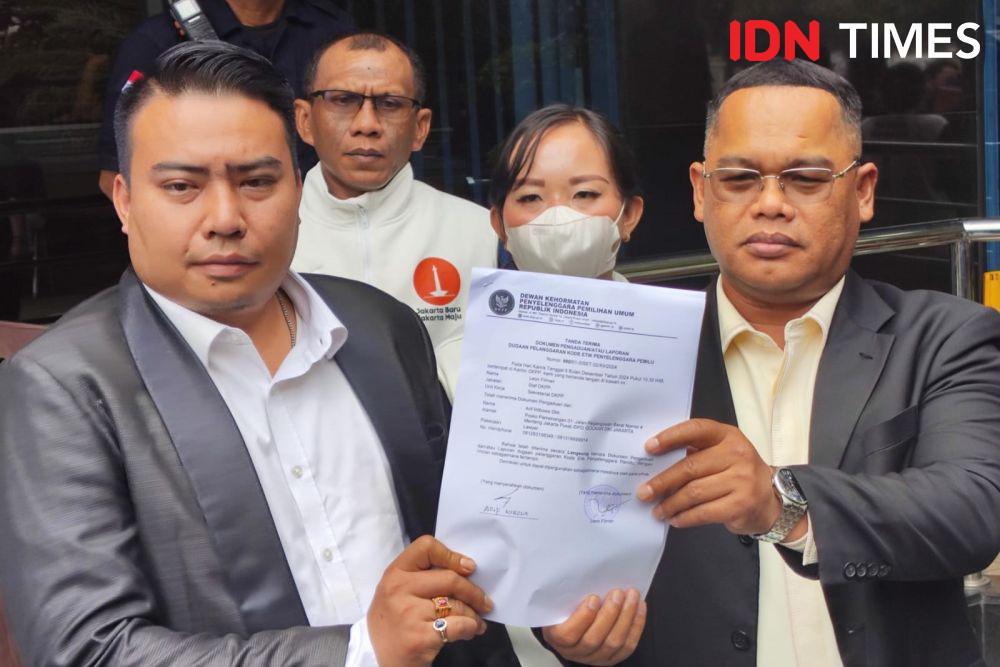 Tim Hukum Ridwan Kamil-Suswono (RIDO) melaporkan jajaran KPU DKI Jakarta dan KPU Jakarta Timur ke DKPP (IDN Times/Yosafat Diva Bayu Wisesa)