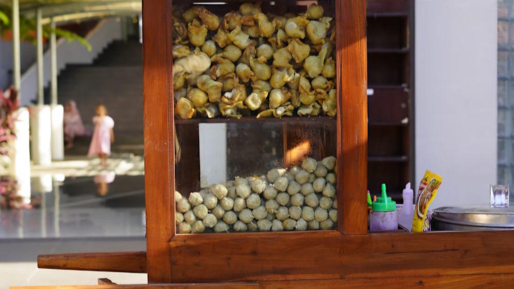 6 Kuliner Bakso Sekitar Alun-Alun Malang, Dekat Banget!