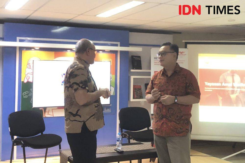 CEO Wadhwani Foundation Dr. Ajay Kela dan Vice President dan Country Director Wadhwani Foundation Daniel Tumiwa (kanan) dalam jumpa pers di Jakarta, Kamis (5/12/2024) (IDN Times/Farid Kurniawan)