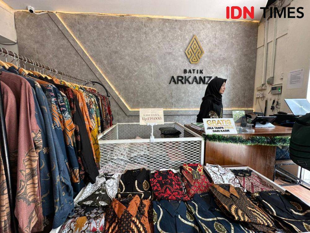 Koleksi batik dari brand lokal Arkanza di Laweyan Solo. (IDN Times/Larasati Rey)